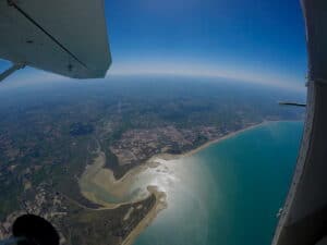 Saut en parachute à l'école de parachutisme de Lessay en bord de mer