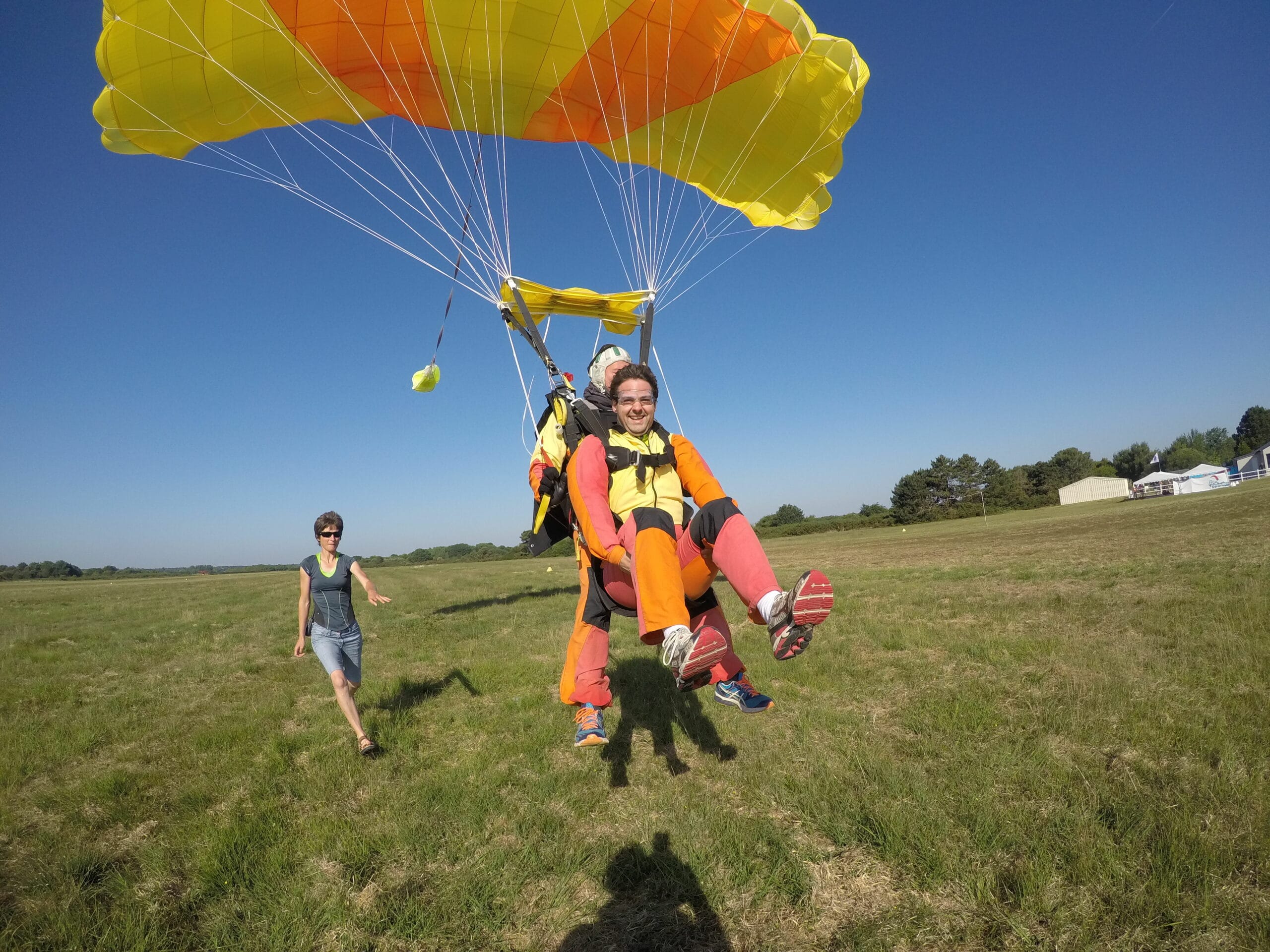 Atterrissage en parachute tandem à Lessay dans la Manche en Normandie