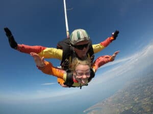 Chute libre en parachute tandem avec Aair Normandie parachutisme Lessay