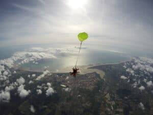 Vue aérienne de notre spot de saut en parachute tandem en Normandie à Lessay