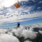 Tarif saut en parachute dans la Manche à l'école de parachutisme de Lessay en bord de mer