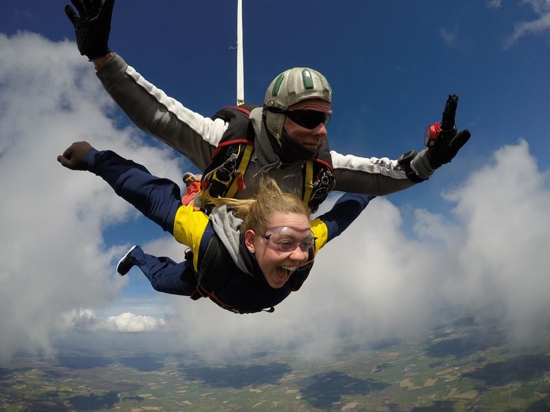 Sensation extrême en chute libre avec Aair parachutisme Lessay dans la Manche