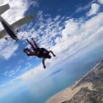 Sauter en parachute en Normandie avec notre petite école de parachutisme dans la Manche basée à Lessay !