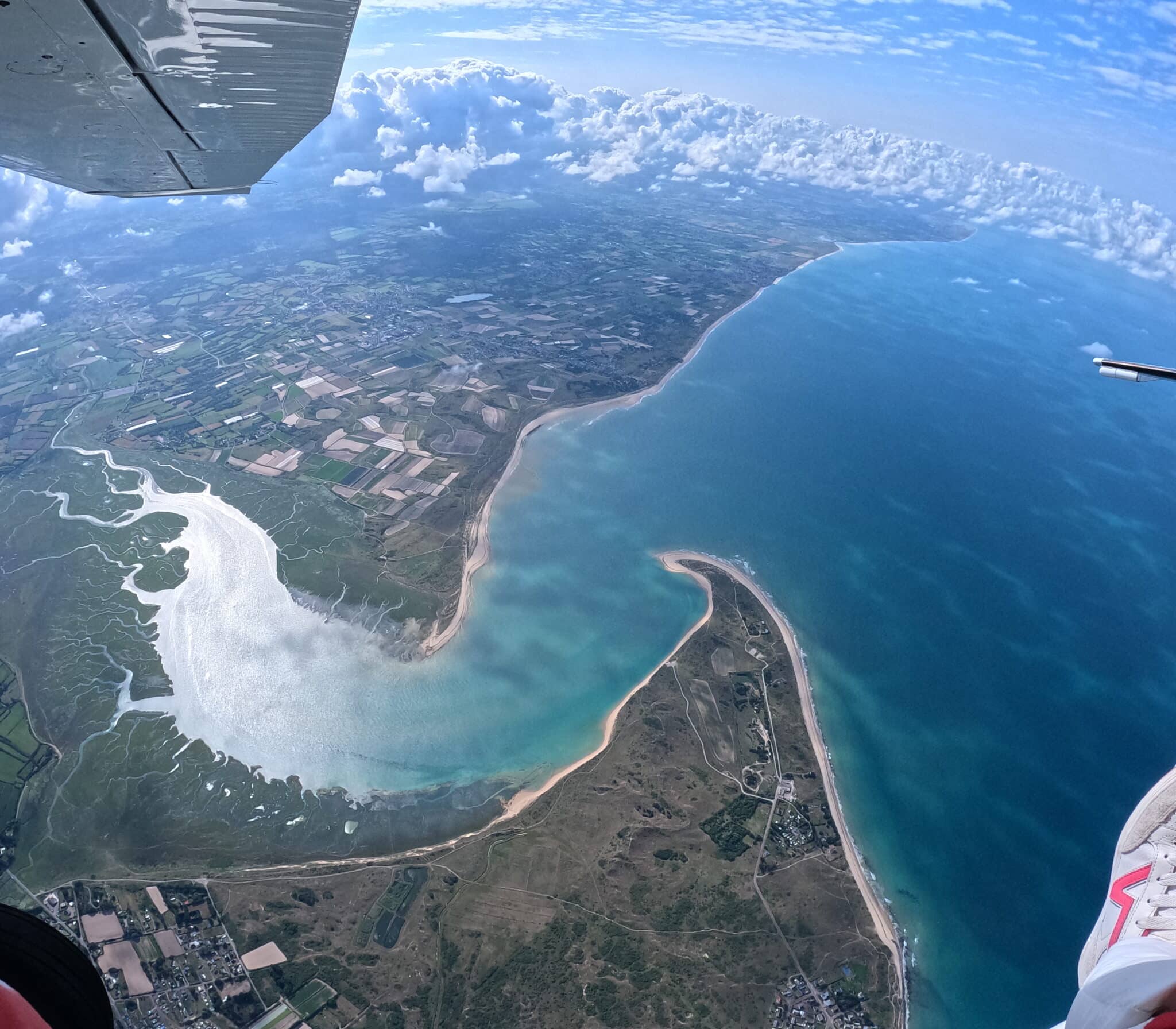 Aair Parachutisme | Cadeau de Noël saut en parachute en Normandie Côtes du Cotentin – vues mer et ciel en Normandie